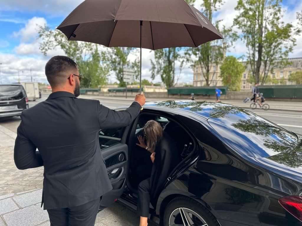 L'évolution du transport de prestige : Du grand tourisme aux services de chauffeur privé moderne
